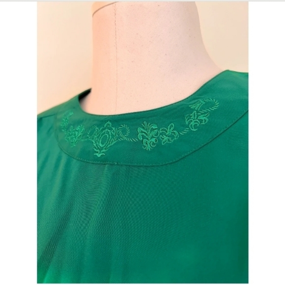 M/L Emerald Green Deadstock Koret Embroidered Neckline Silky Blouse - Picture 4 of 8